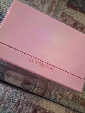 Jeffree Supreme Gloss Display